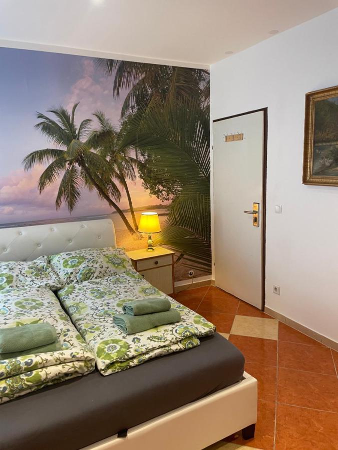Viktoria Artur Hostel *