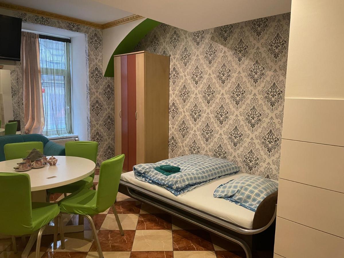 Viktoria Artur Hostel *
